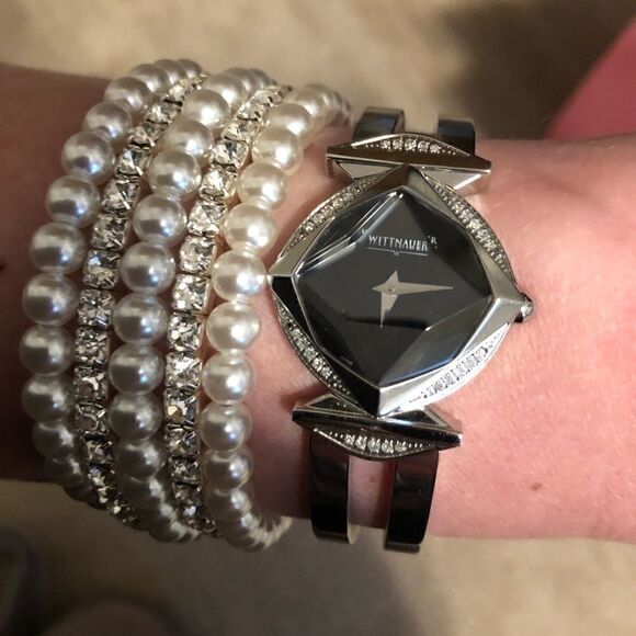 Silver Wittnauer Ladies Watch w/ Black Face - Picture 1 of 3